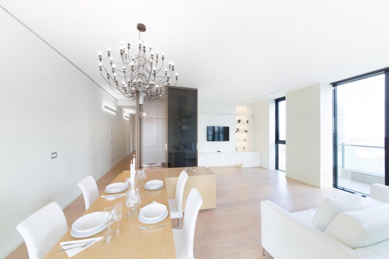Stylish Elegant Suite In Torre Solaria With Exclusive Milan'S View Exteriör bild