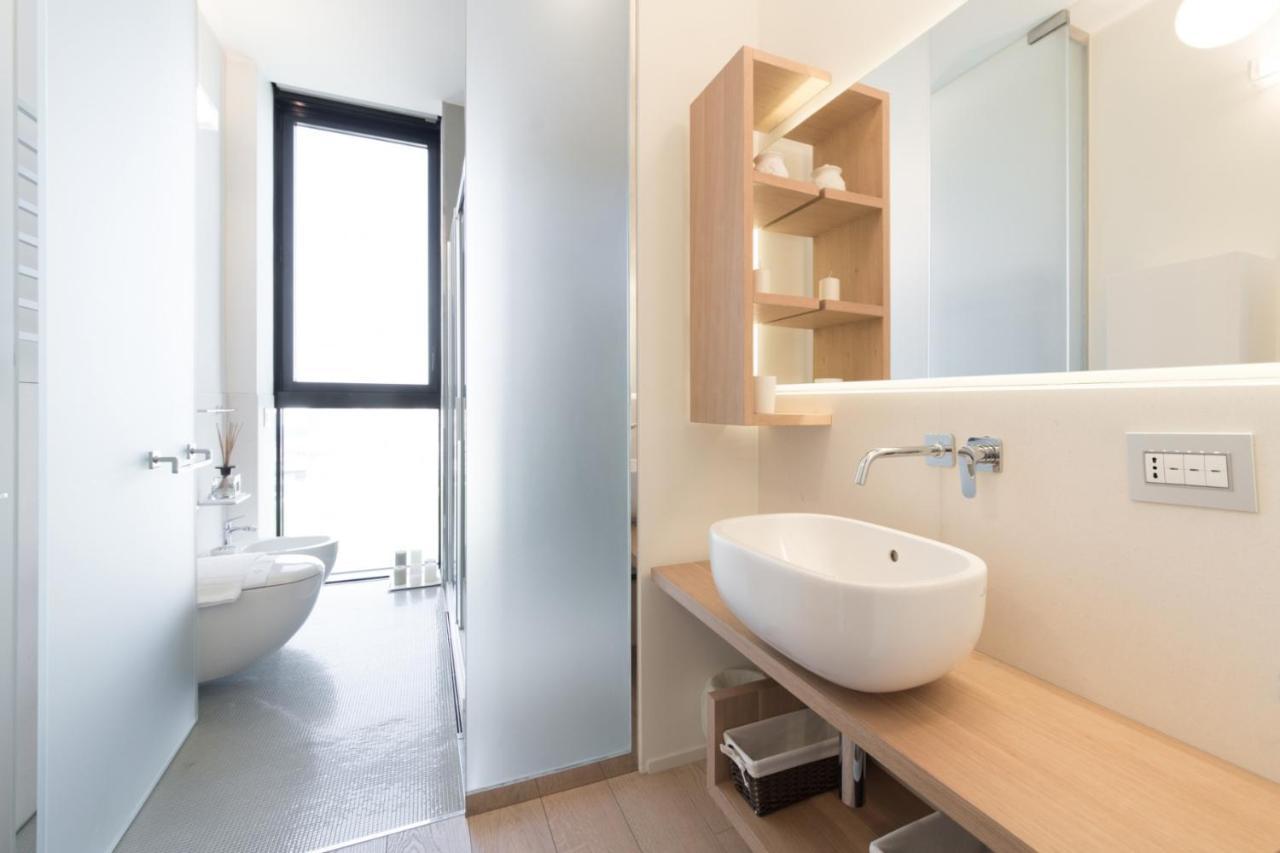 Stylish Elegant Suite In Torre Solaria With Exclusive Milan'S View Exteriör bild